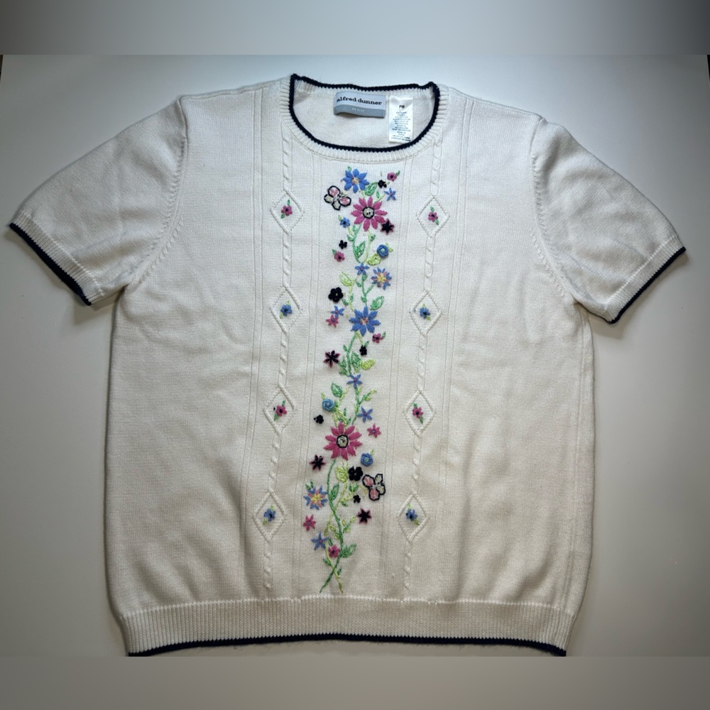 Floral Embroidered Alfred Dunner Petite Sweater Shirt Size M Petite Short Sleeve